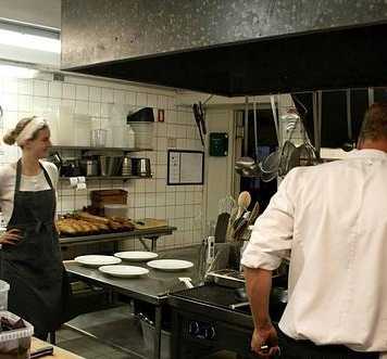 Restaurante Ofrece Platillos con comida Salvada de ir a la Basura