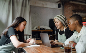 ¿Cómo mantener actualizado el manual de operaciones de tu restaurante?
